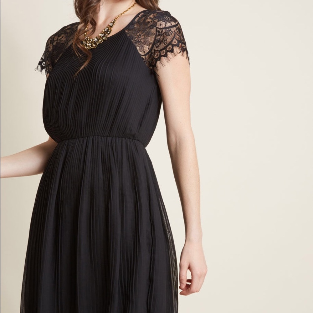 NEW ModCloth Lace-Touched Pleated Dress size XL